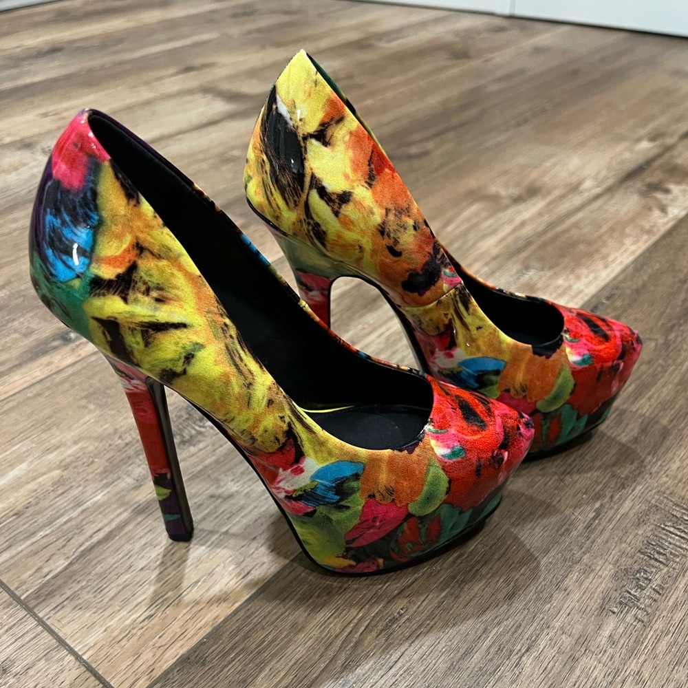 Steve Madden dejavu platform pumps